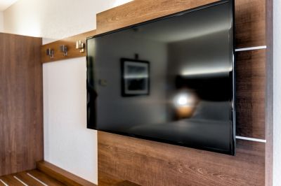 TV Hanging Service Options and Details